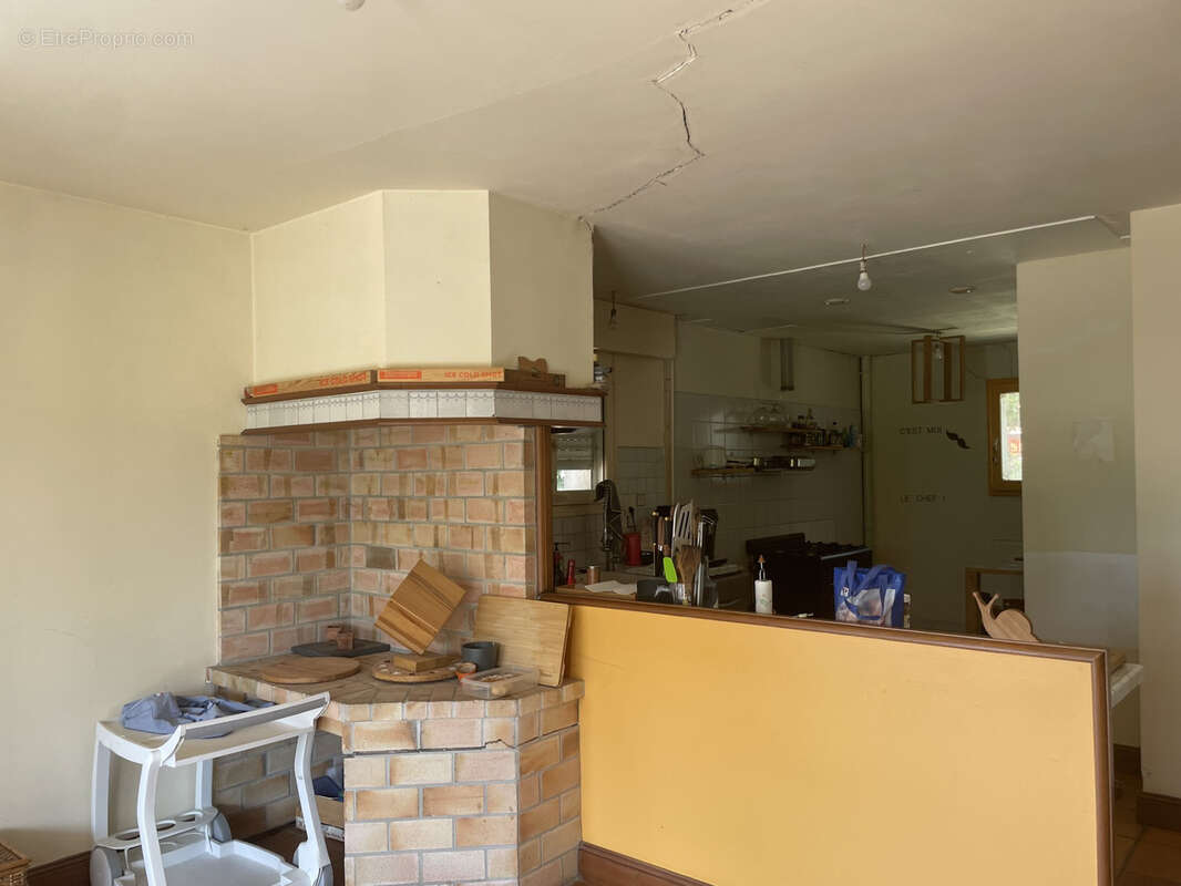 Javrezac maison de 206 m2 a renover sur parc de 11936 m2 - photo 3