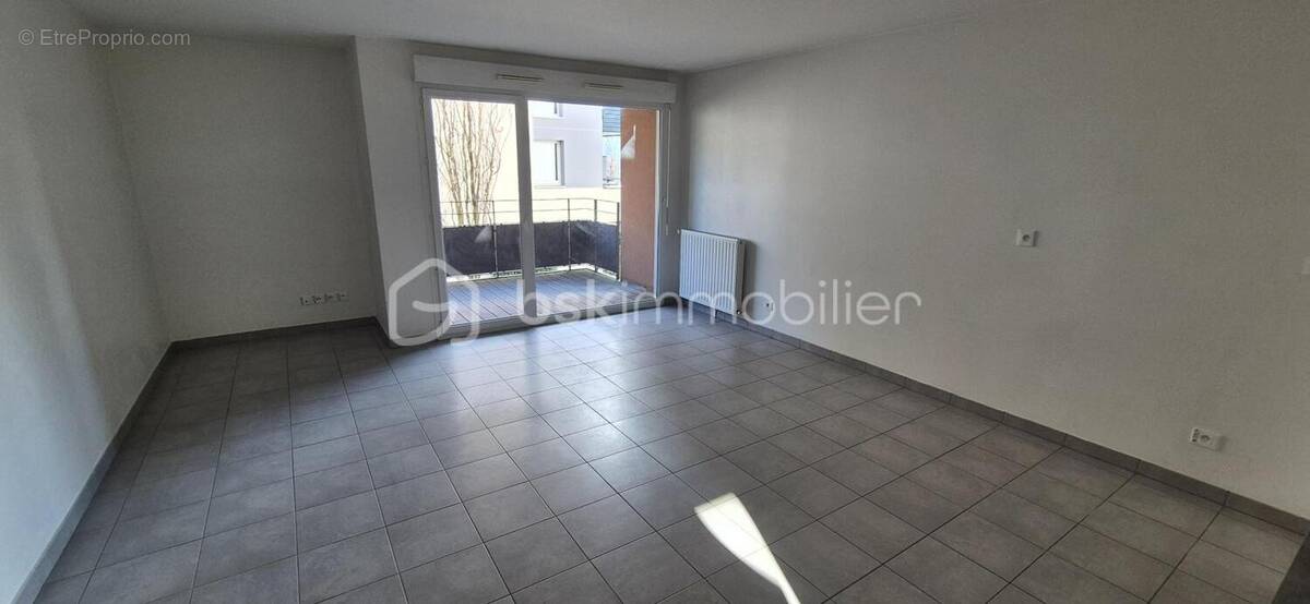 Appartement à MEYZIEU