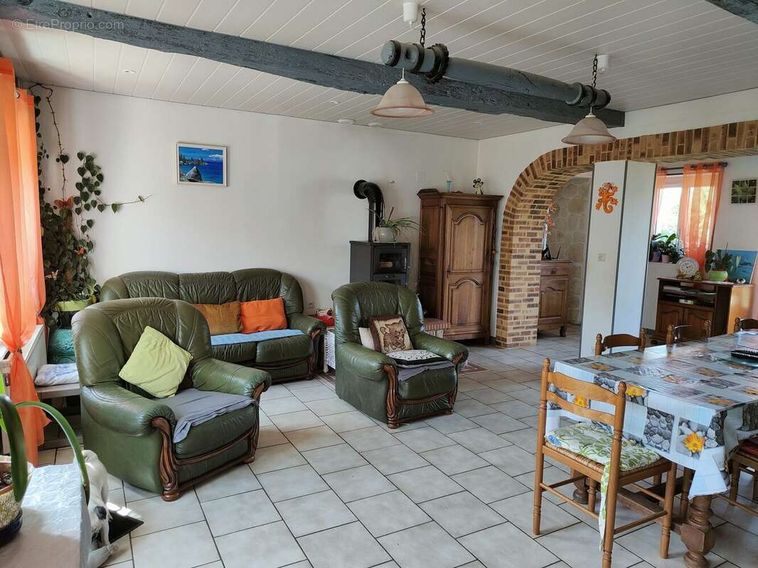 Maison à NEAUPHE-SOUS-ESSAI