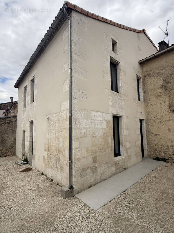 Maison 5 pièces 160 m² · à Gond-Pontouvre · 160 m² · 320 000 €