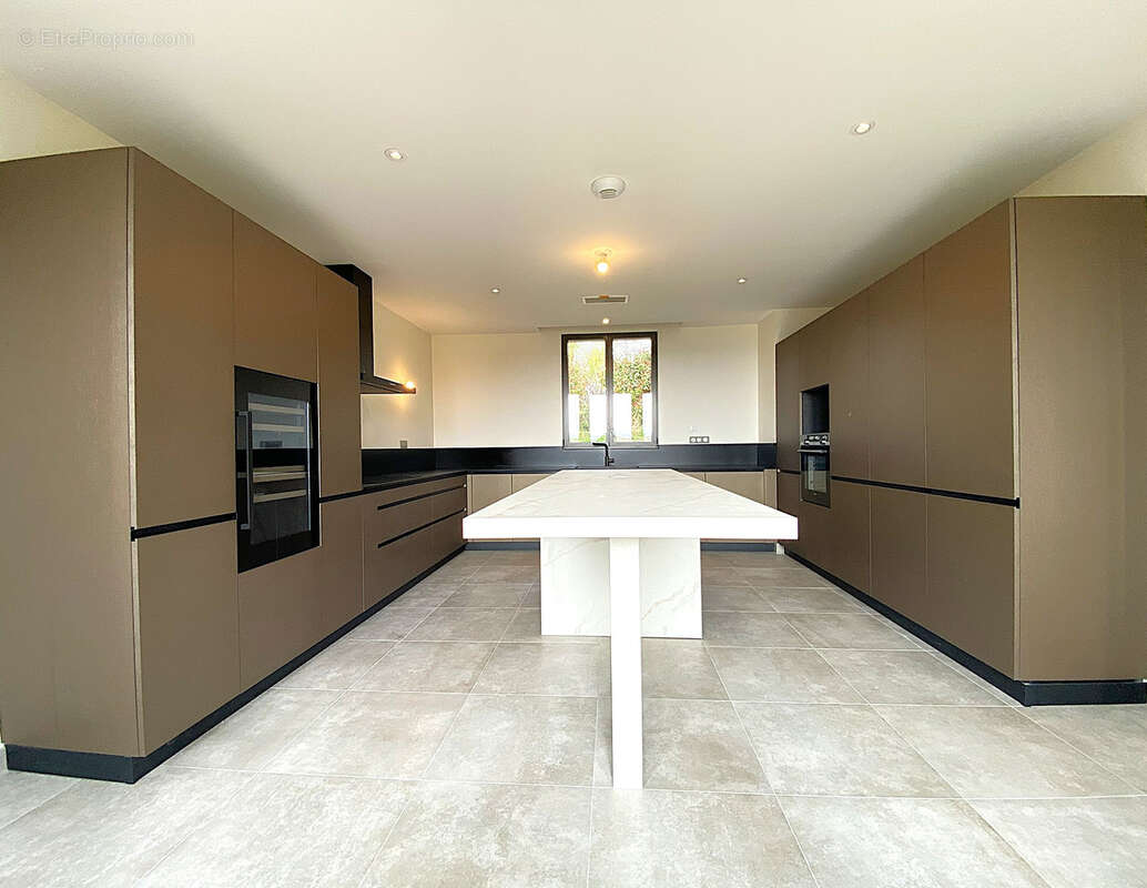 Maison à MAGNY-LE-HONGRE