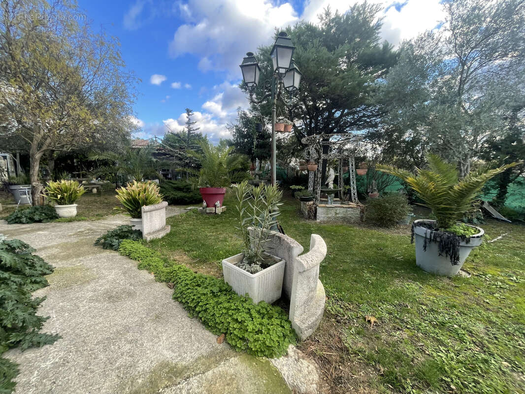 Maison à SAINT-JULIEN-DE-CASSAGNAS