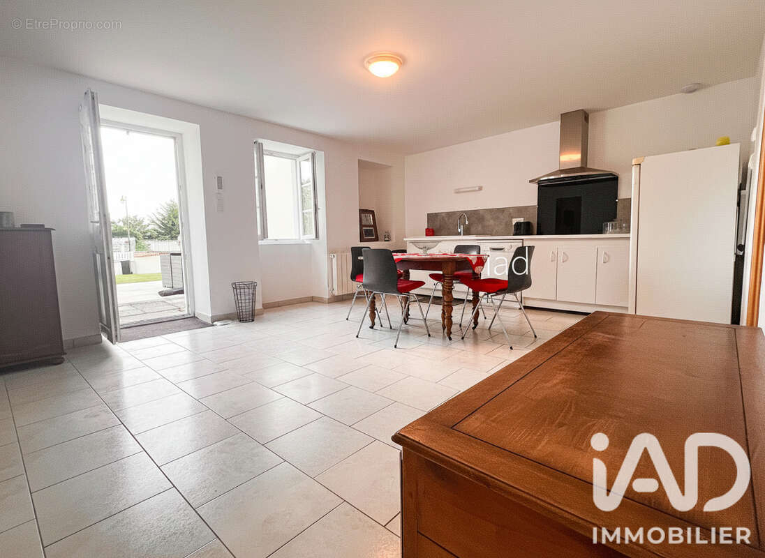 Maison 67 m² à Raix  - photo 2