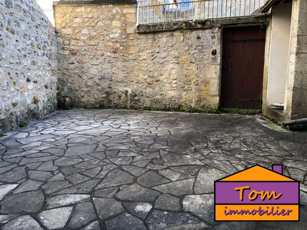 Maison à LA ROCHEBEAUCOURT-ET-ARGENTINE