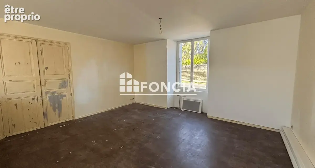Corps de ferme divisé en 4 logements dont 1 actuellement loué + grand garage + grande grange - photo 12