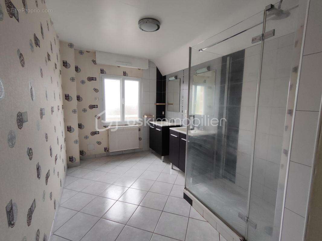 Maison à SAINT-GERMAIN-EN-COGLES