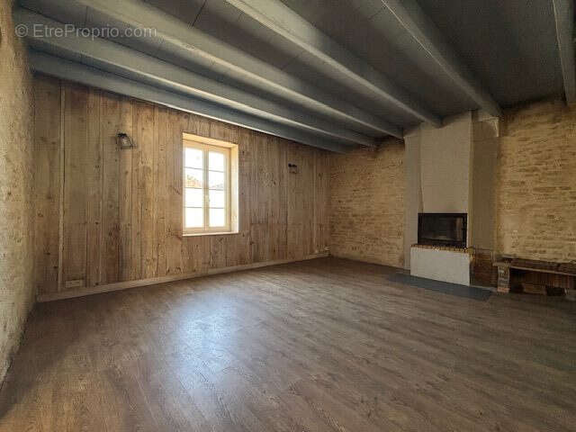 Maison à LE GUE-DE-VELLUIRE