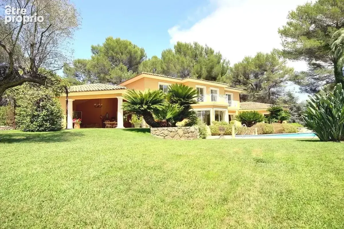 A vendre à  Mougins belle Propriété de 430 m² sur un Terrain de 5 500 m2 - photo 8