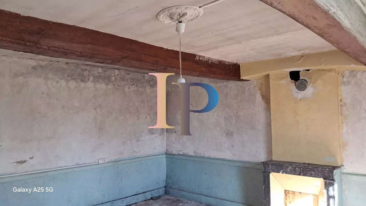 Maison à LA CLAYETTE