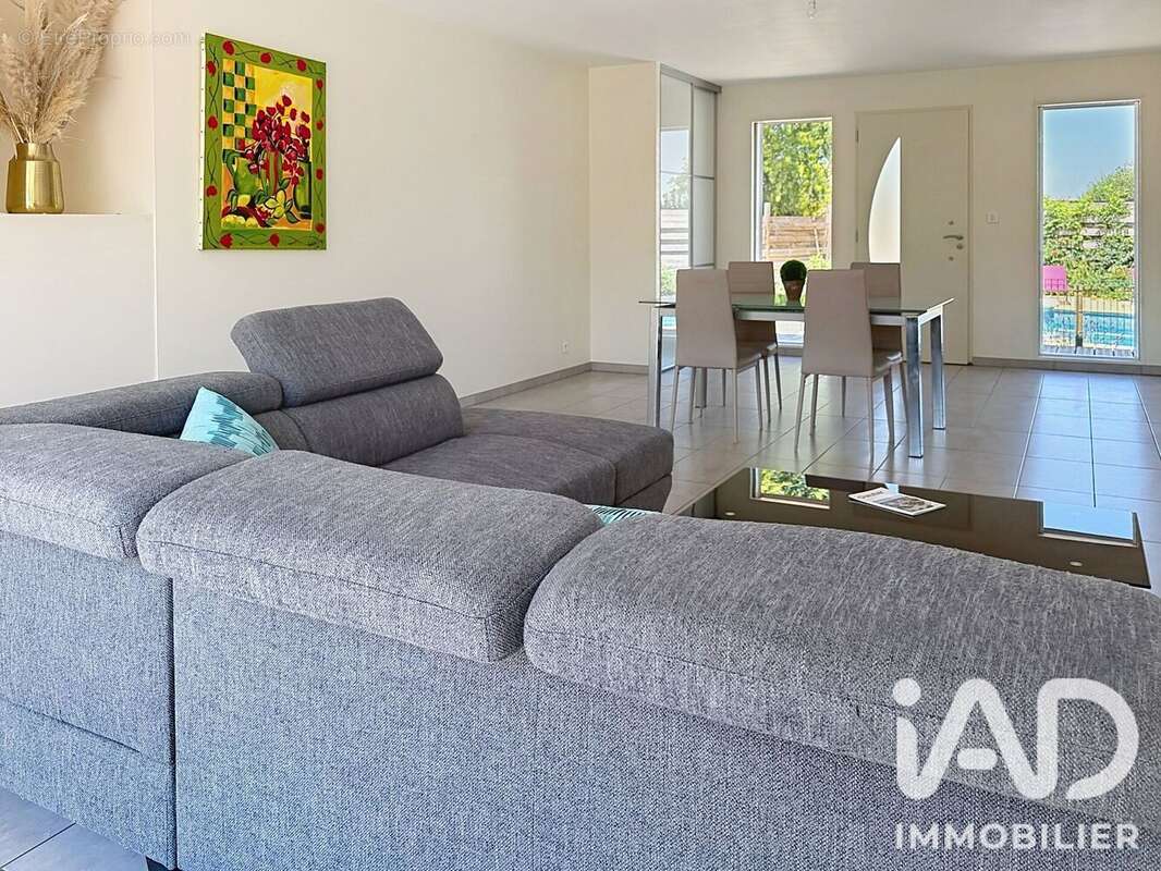 Maison 128 m² à Chauray  - photo 4