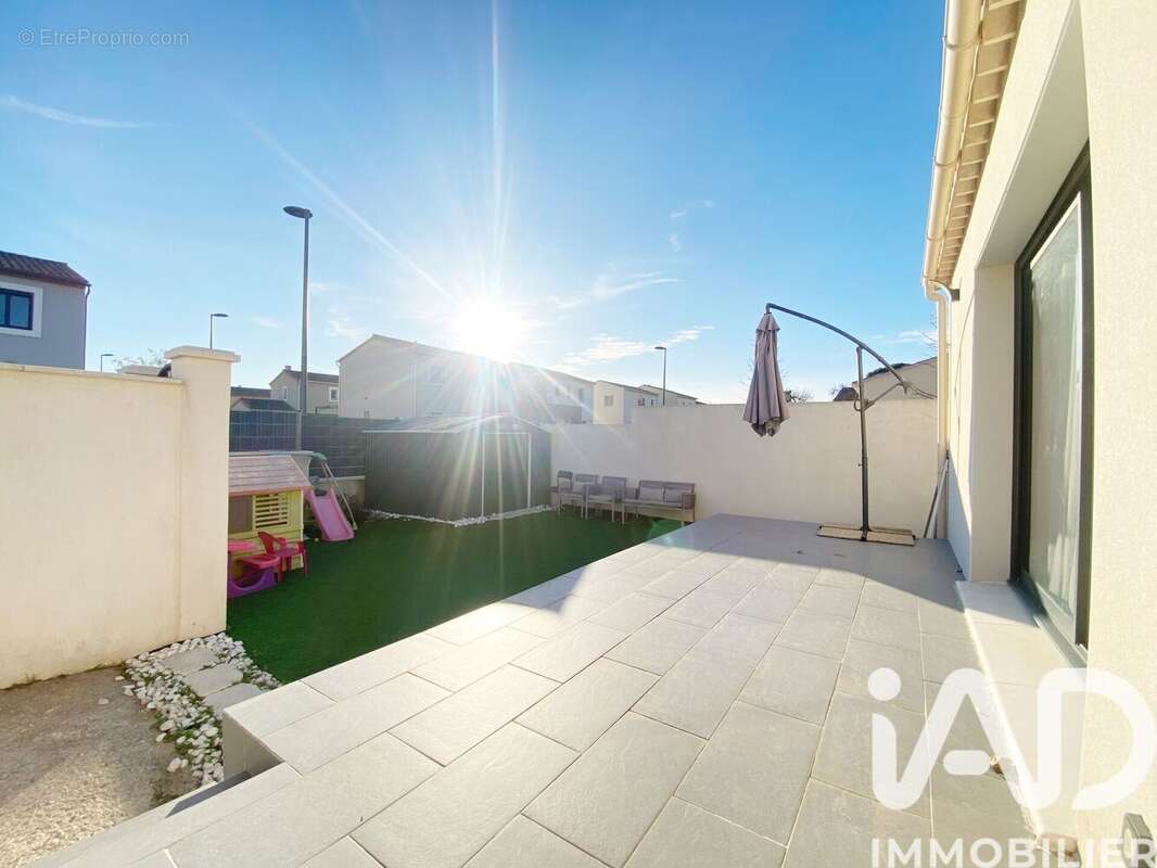 Photo 2 - Maison à SORGUES