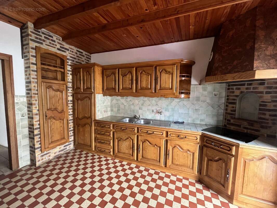 Maison 170 m² à Roumazieres-Loubert  - photo 6