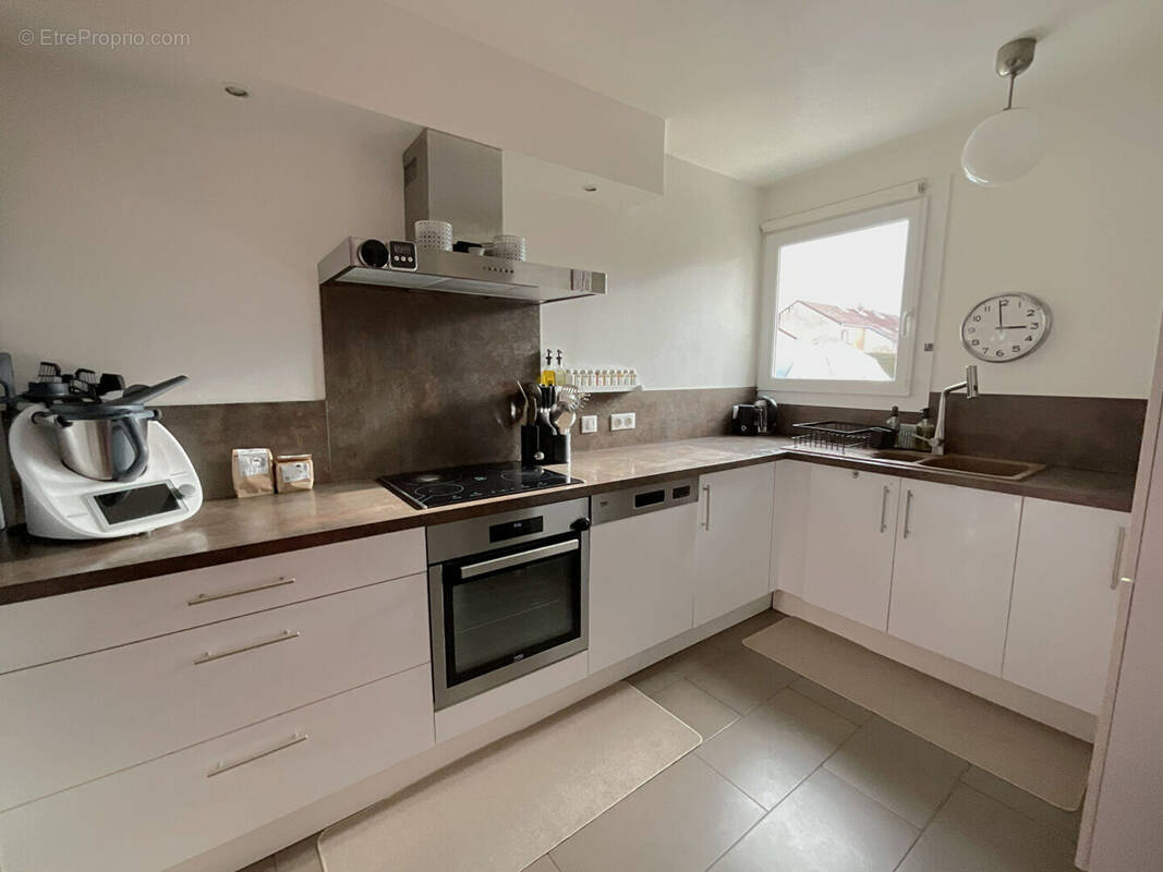 Maison à VOISINS-LE-BRETONNEUX