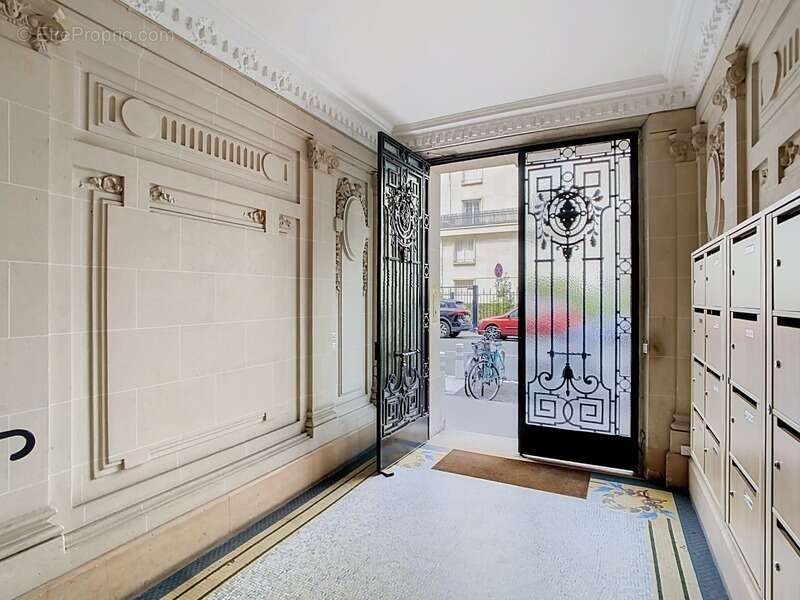 Appartement à PARIS-17E