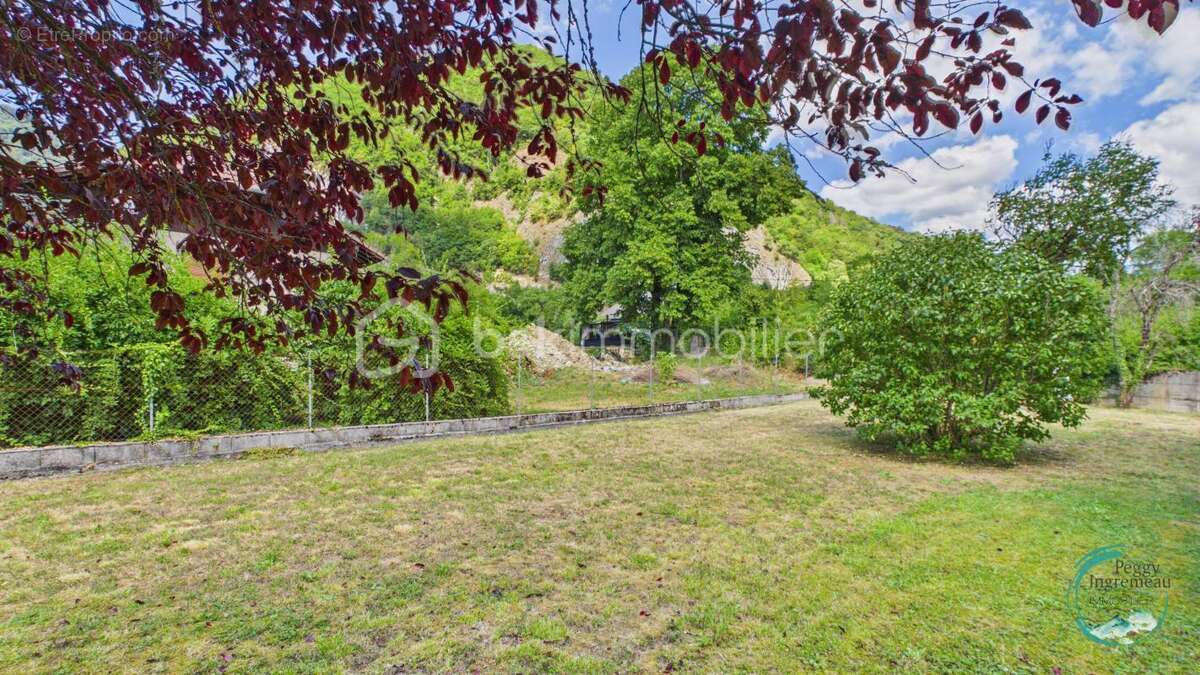 Appartement T3 avec jardin de 480 m² privatif et combles aménageables – La Tour - photo 3