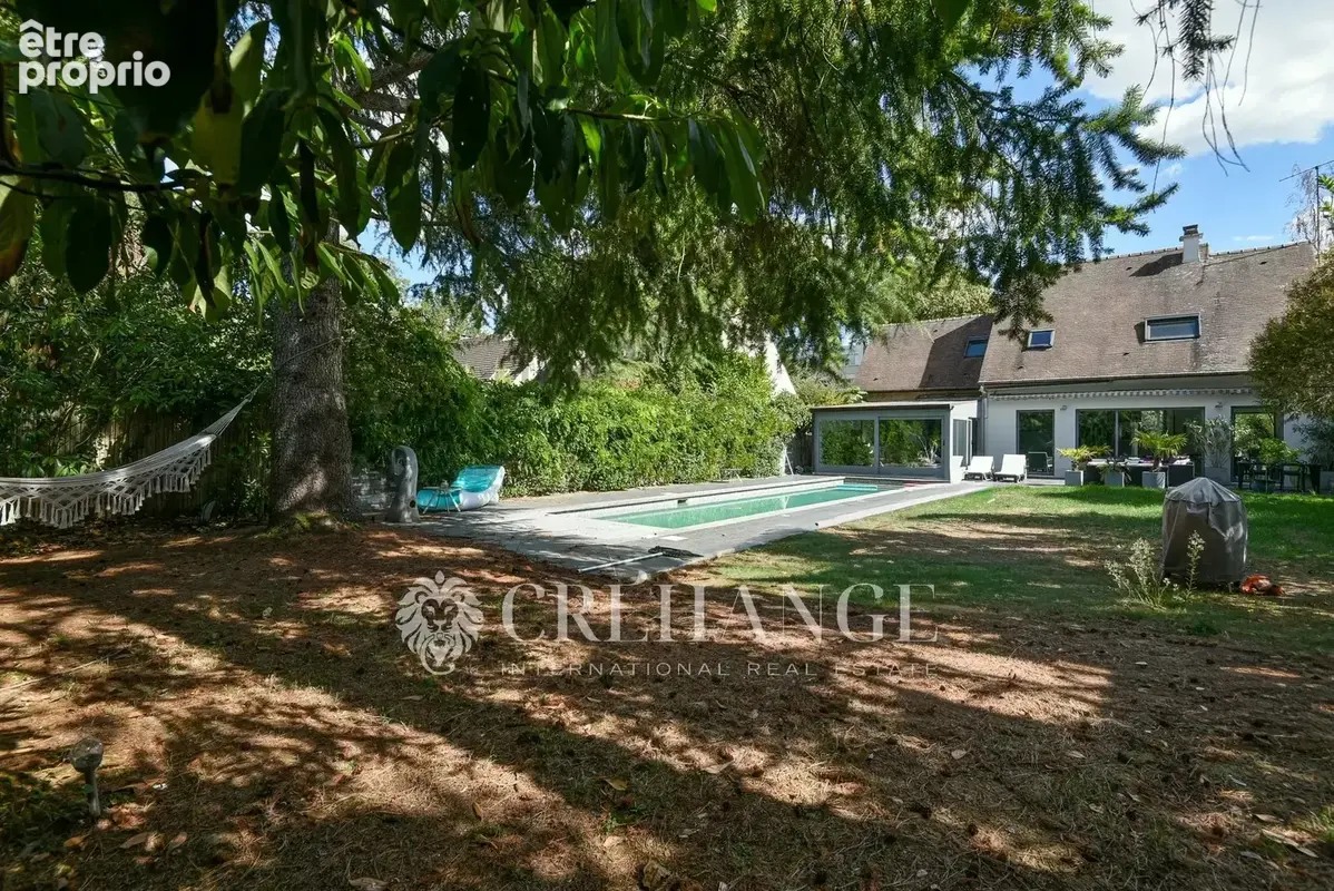 La Celle-Saint-Cloud — Maison familiale contemporaine avec piscine, hammam et jardin paysagé - photo 7