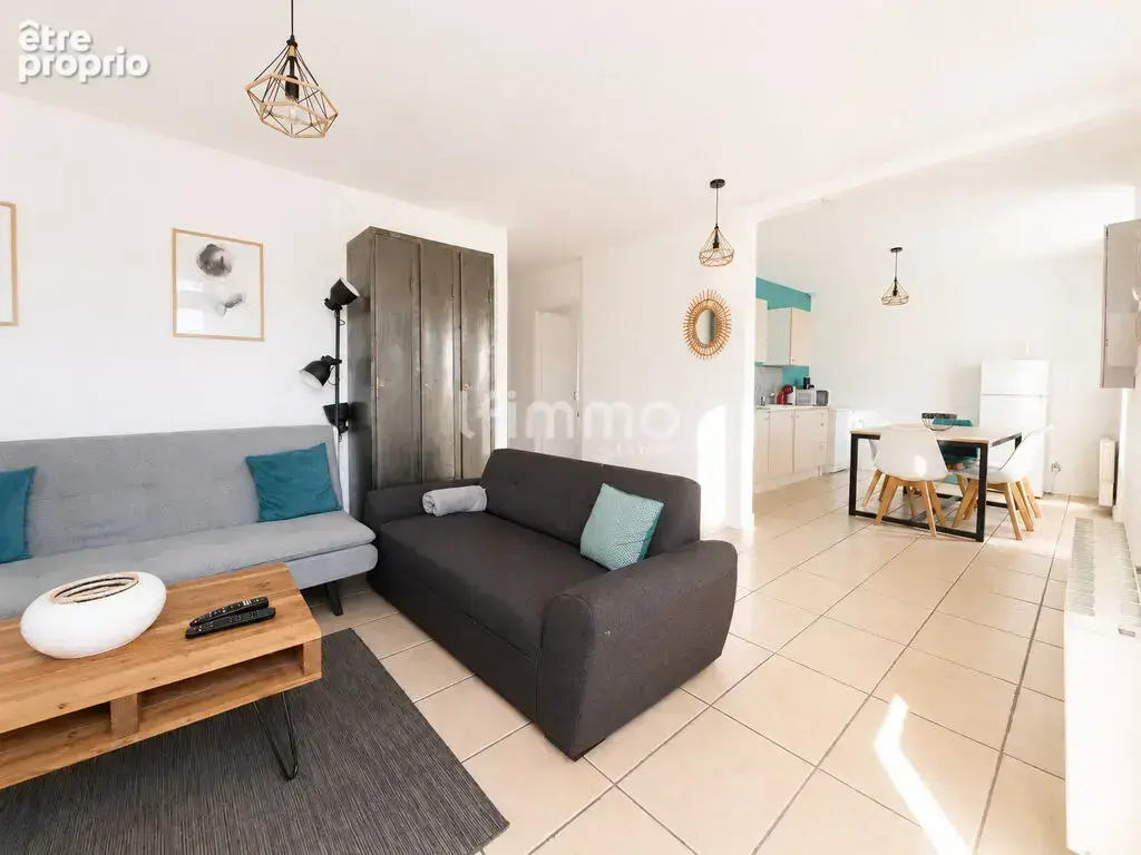 Appartement rez de chaussée 67m² 2 places de parking jardin 248m - photo 1