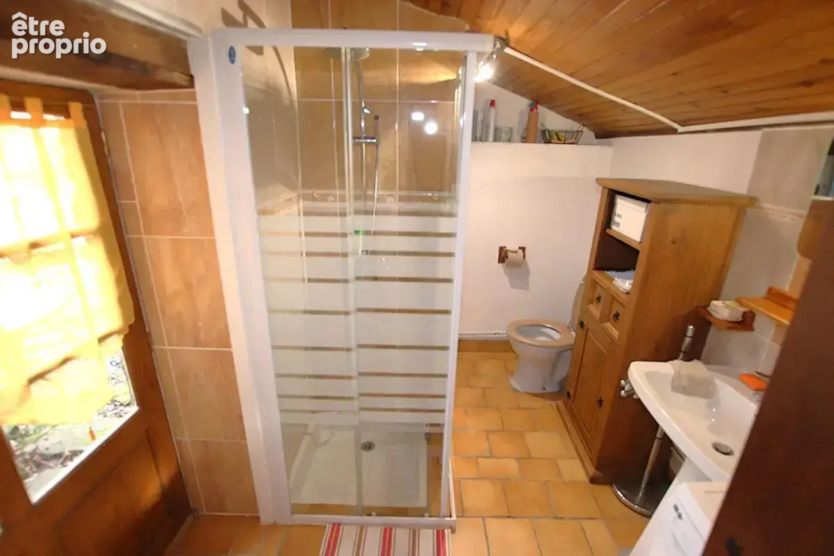 Ensemble immobilier avec gîte et potentiel second gîte - Maison T7 de 211 m² sur terrain arboré - photo 16