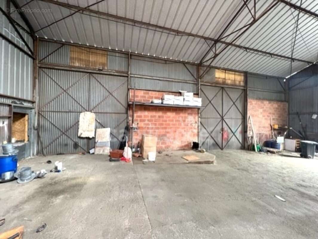 Dpt Charente Maritime (17), à vendre proche de SAINTES Entrepots parkings et Bureaux - photo 4