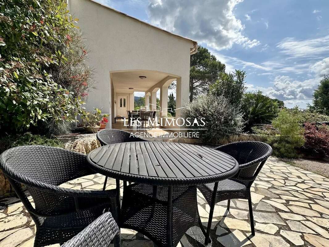 Maison à ROQUEBRUNE-SUR-ARGENS