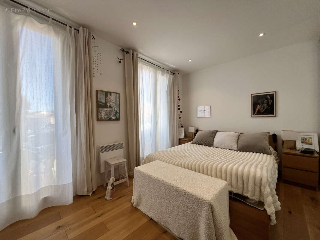 Appartement T3 - 86m2 - Immeuble Haussmannien - photo 7