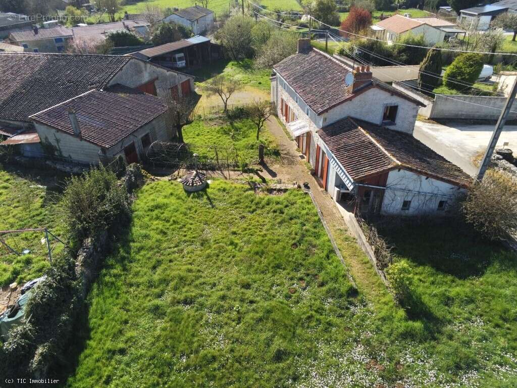 Maison de Campagne avec Dépendances 5 Minutes de Civray - photo 31