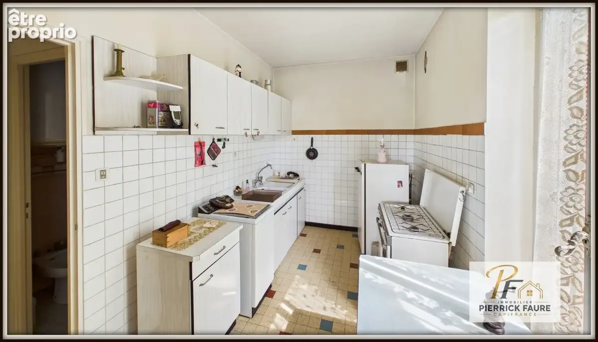BRIANÇON – Maison historique de 193,67 m² à rénover, jardin arboré et vue montagne - photo 11