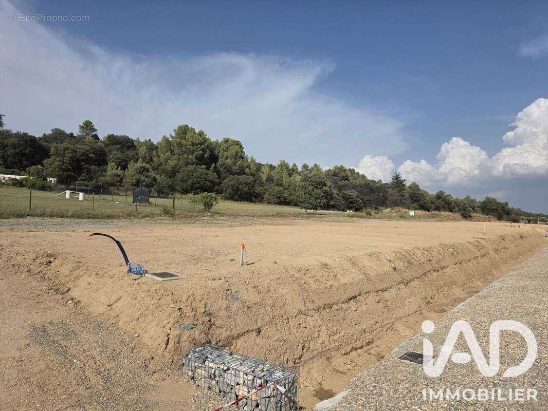 Terrain 668 m² à Vinon-Sur-Verdon  - photo 4
