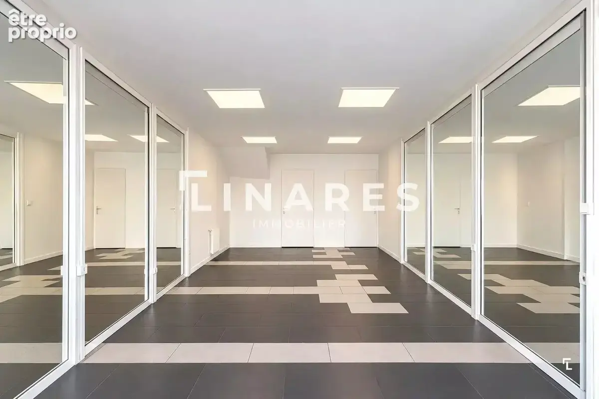 LOCÉA - Local commercial de 30m² avec vitrine - 13009 Mazargues - photo 5