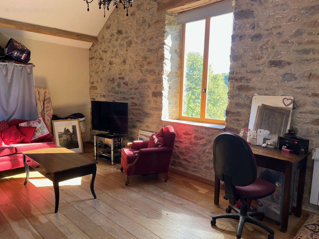 Maison à COUSSAC-BONNEVAL