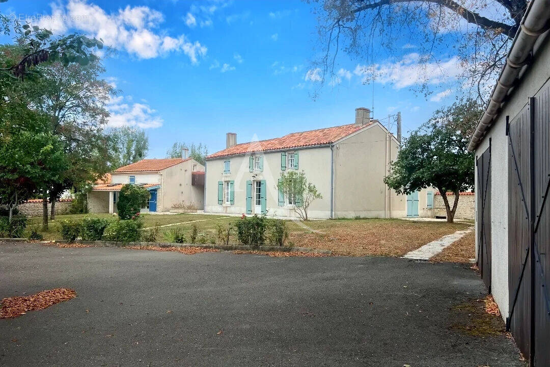 Maison à MOUZEUIL-SAINT-MARTIN