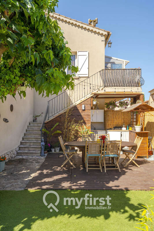 Maison à SAINT-CYR-SUR-MER