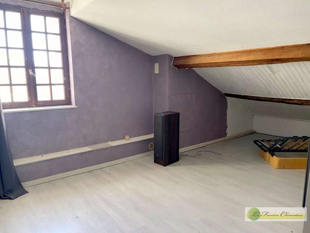 Maison 76 m² à Les Gours  - photo 11