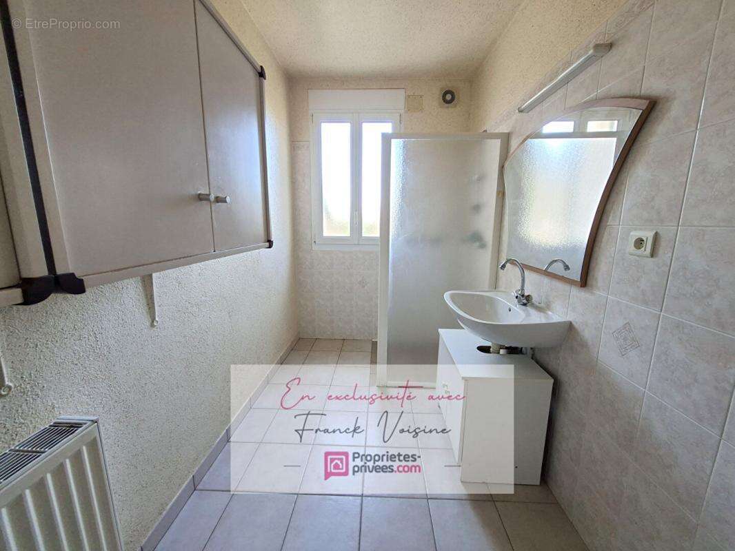 A VENDRE en EXCLUSIVITE au Boupère, centre bourg, maison de 109 m2 avec 4 chambres et 1 bureau sur une parcelle de 291 m2 - photo 6