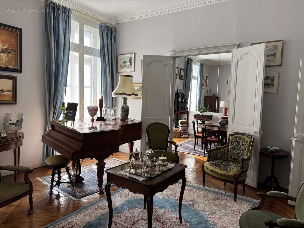 NANTES Boulevard Guist'hau Grand appartement familial. Volumes rares - photo 3