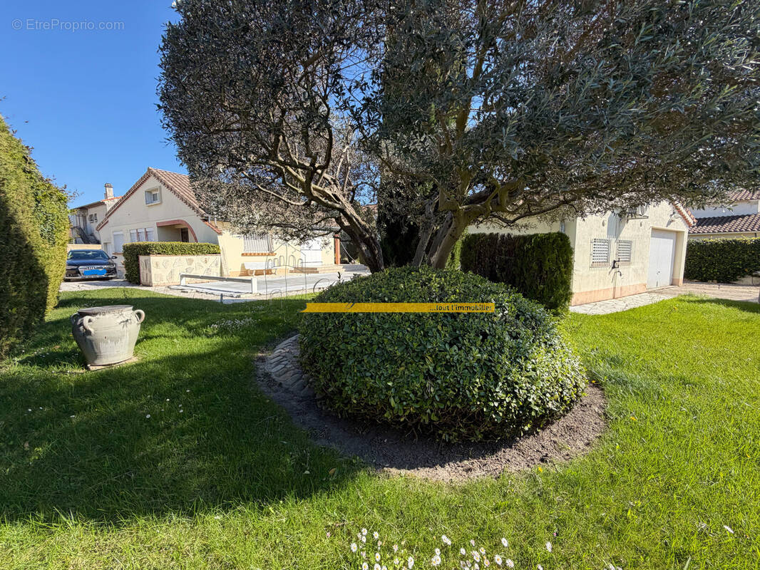 Villa familiale de 164 m2 avec piscine, pool-house et double garage sur 1 014 m2 de terrain - photo 2