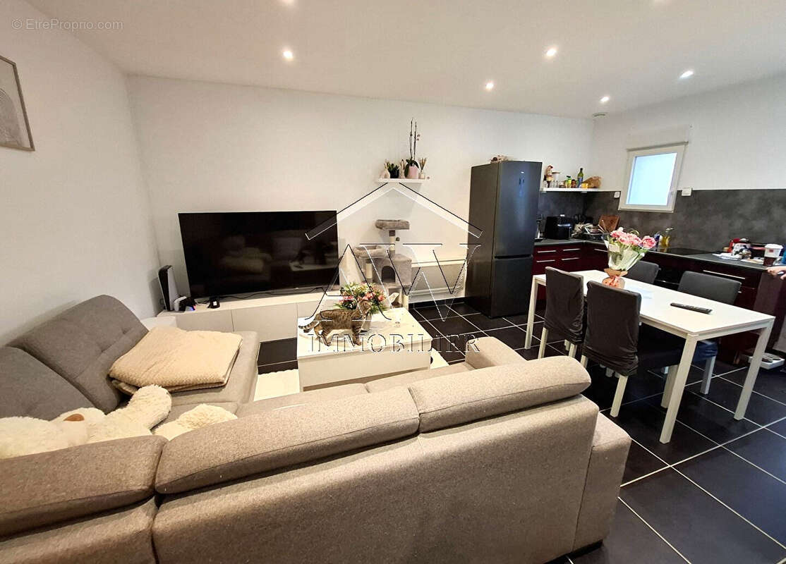 Appartement à ALLONNE