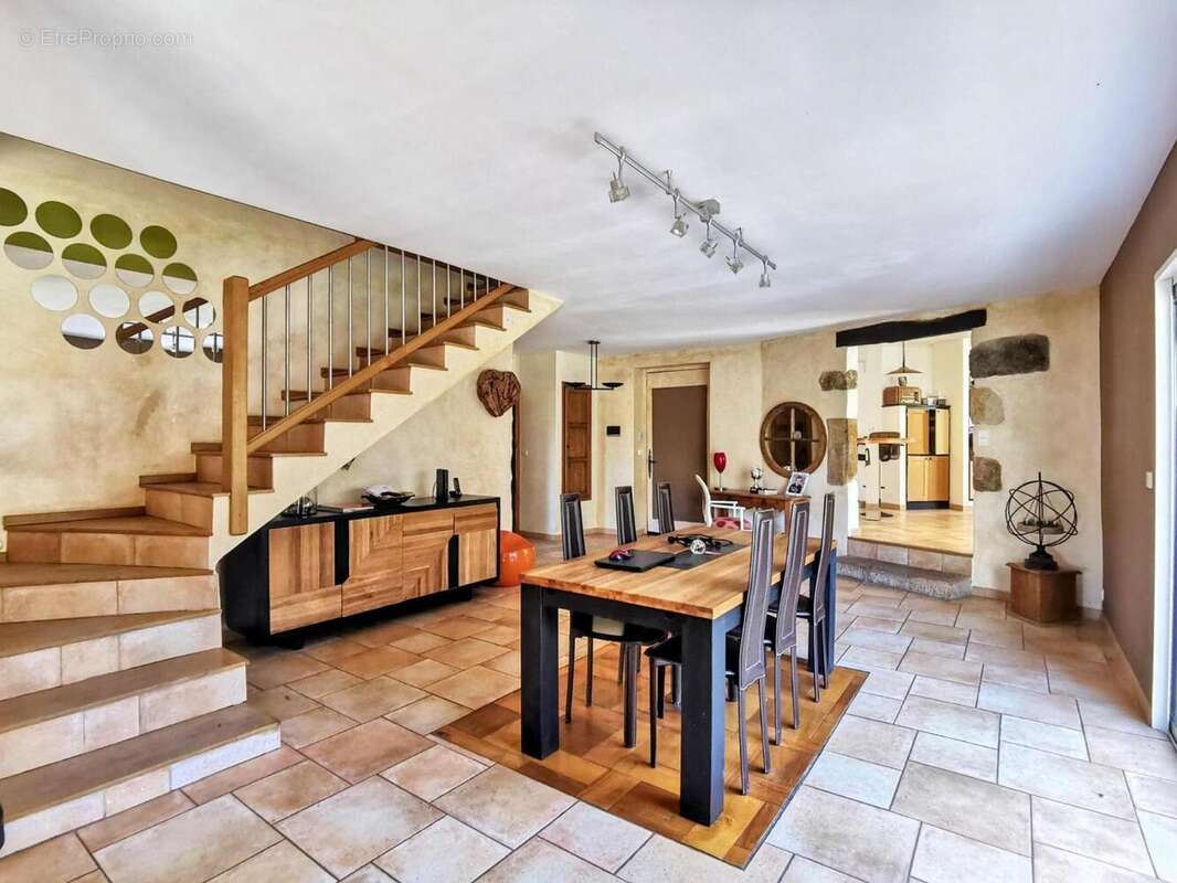   - Maison à AUBENAS