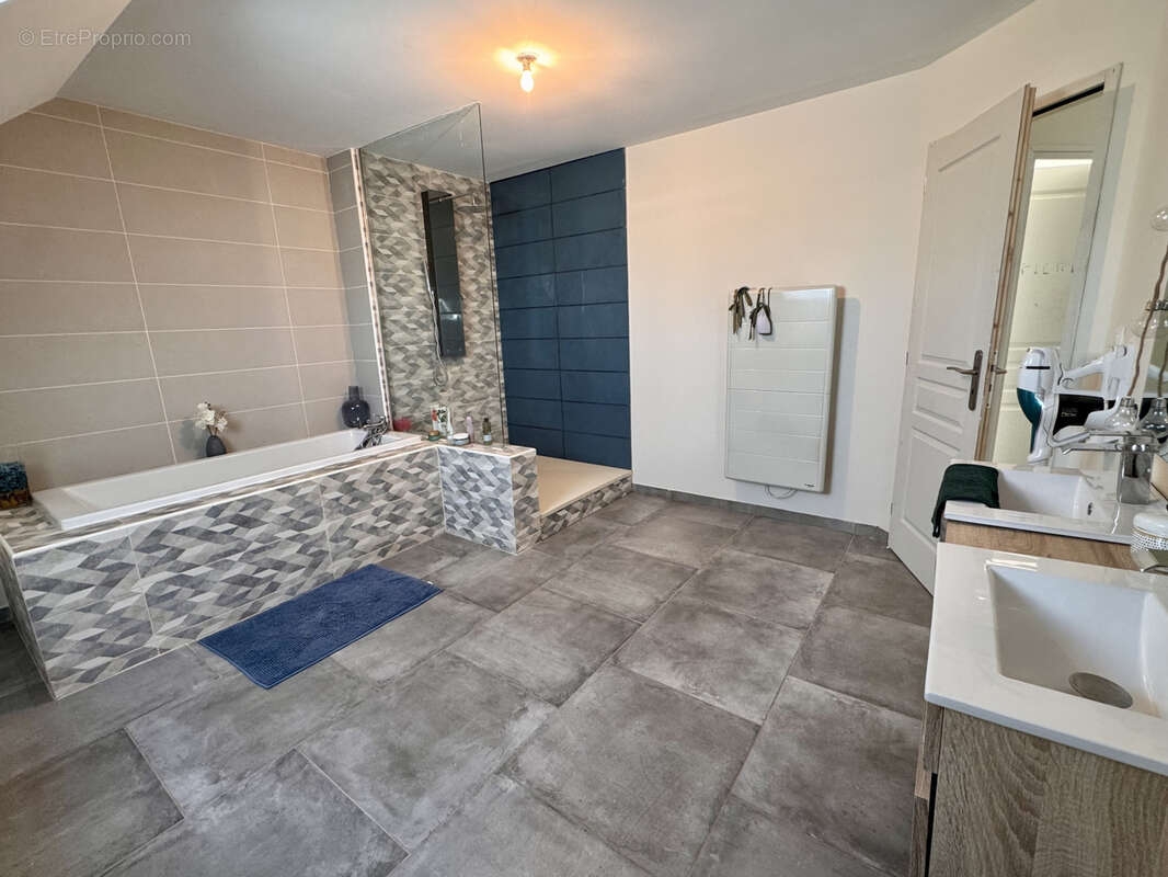 SAVEUSE - Maison 200m2 - 4 chbs - Sous-sol complet - Jardin & Piscine - photo 8