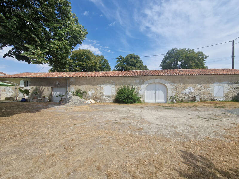 Maison à vendre 6 pièces LES NOUILLERS (17) - photo 3