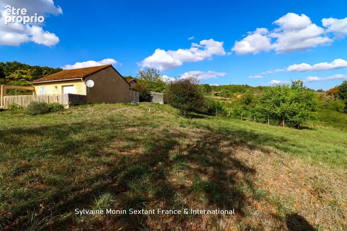 Deux maisons, une piscine, un terrain constructible et un fort potentiel locatif - photo 2