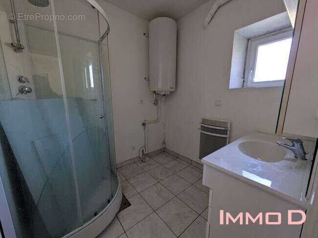 Appartement 60 m² à Charmes  - photo 6
