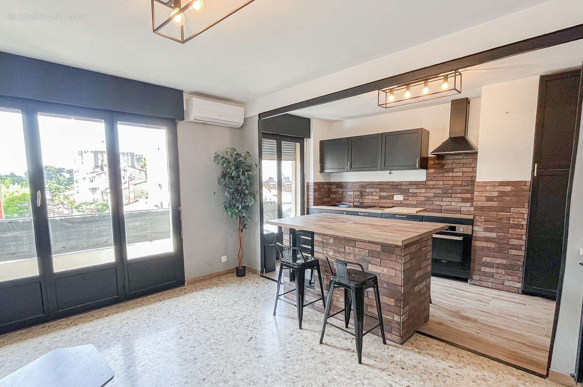 Appartement à MARSEILLE-5E