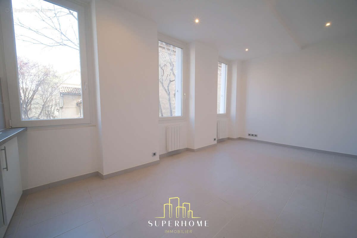 Appartement à MARSEILLE-4E