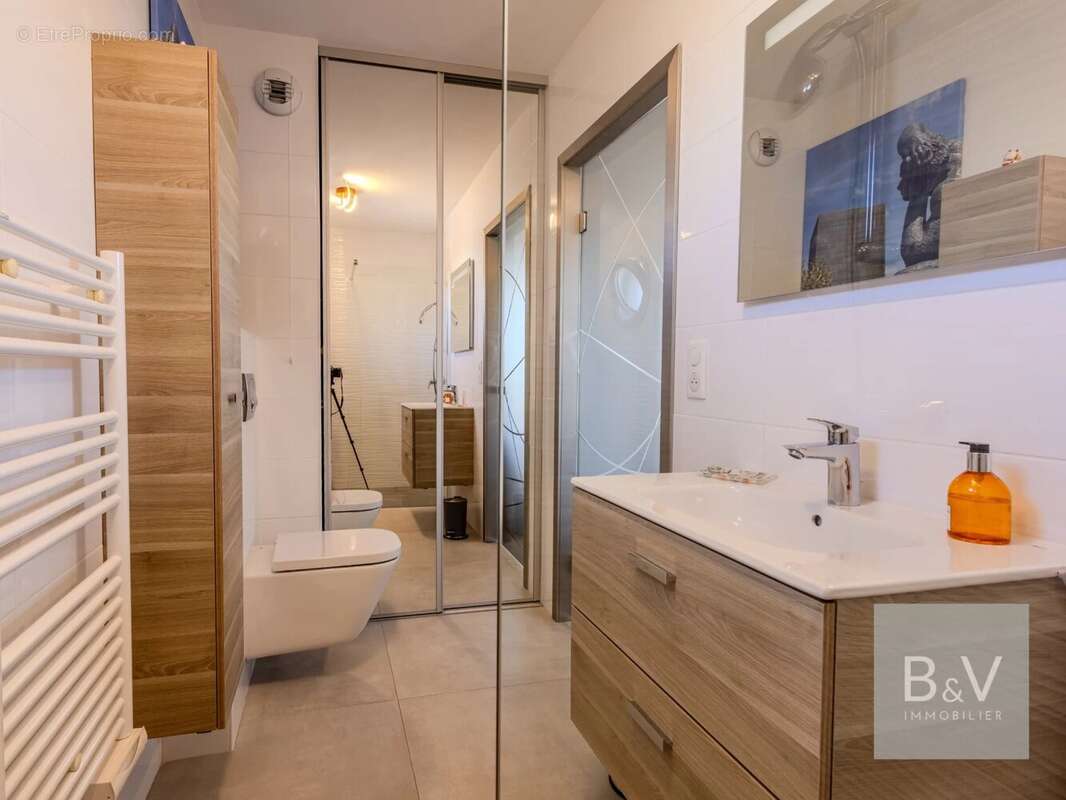Appartement à SAINT-LAURENT-DU-VAR