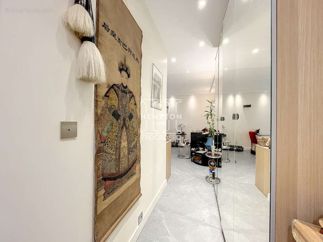 Appartement à PARIS-16E