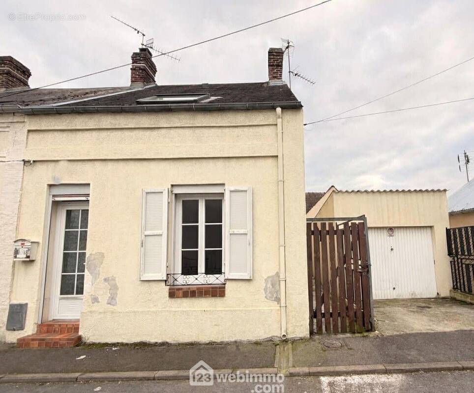 Jolie maison de ville avec beaucoup de potentiel comprenant ... - Maison à LAON