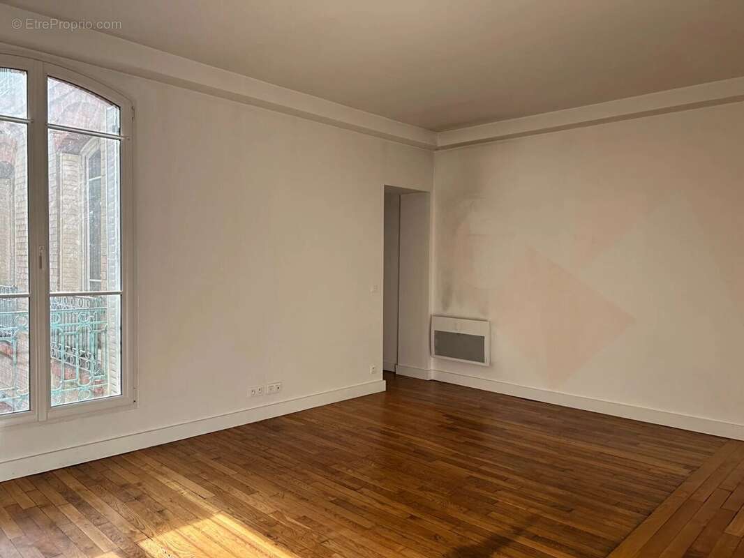 Appartement à COURBEVOIE