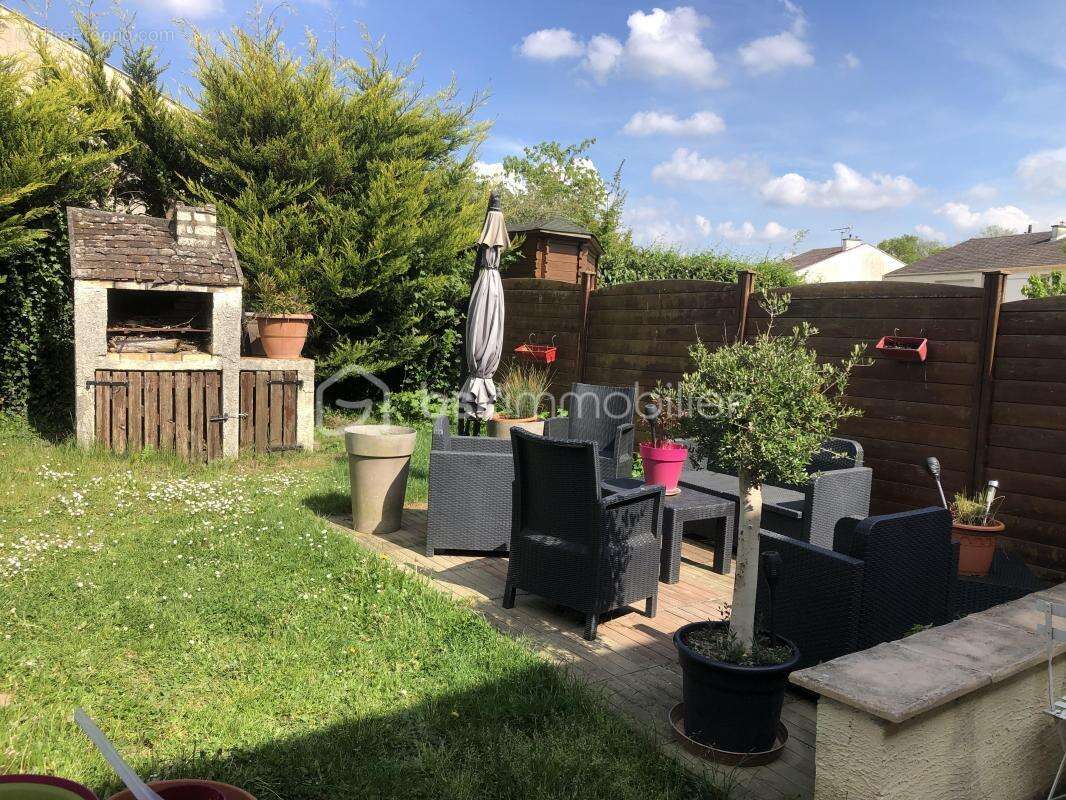 Maison à SAINT-PIERRE-LES-NEMOURS