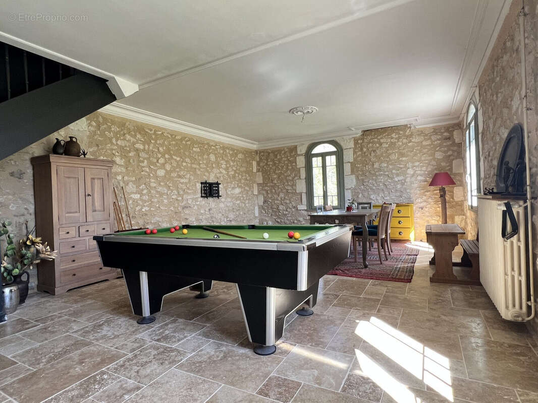 Salon - Maison à GAGEAC-ET-ROUILLAC